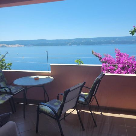 Apartments Coko Omis Bilik gambar