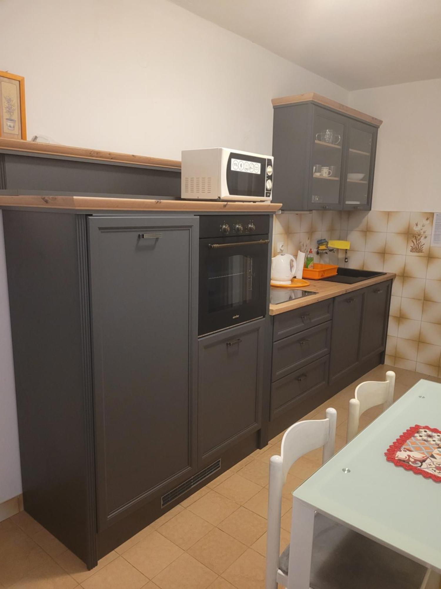 Apartments Coko Omis Bilik gambar