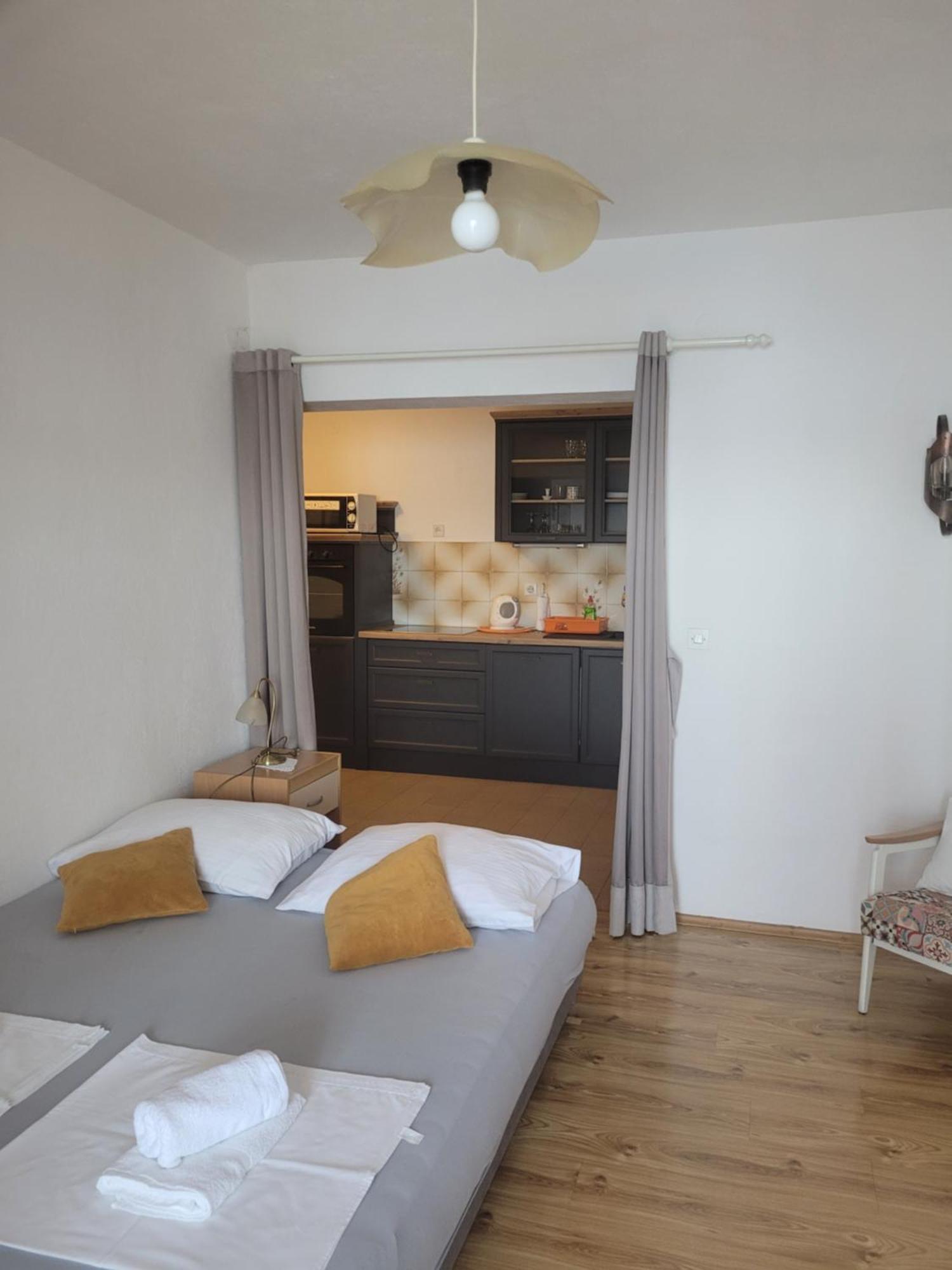Apartments Coko Omis Bilik gambar