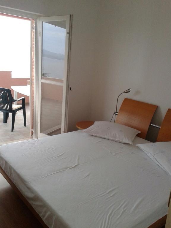 Apartments Coko Omis Bilik gambar