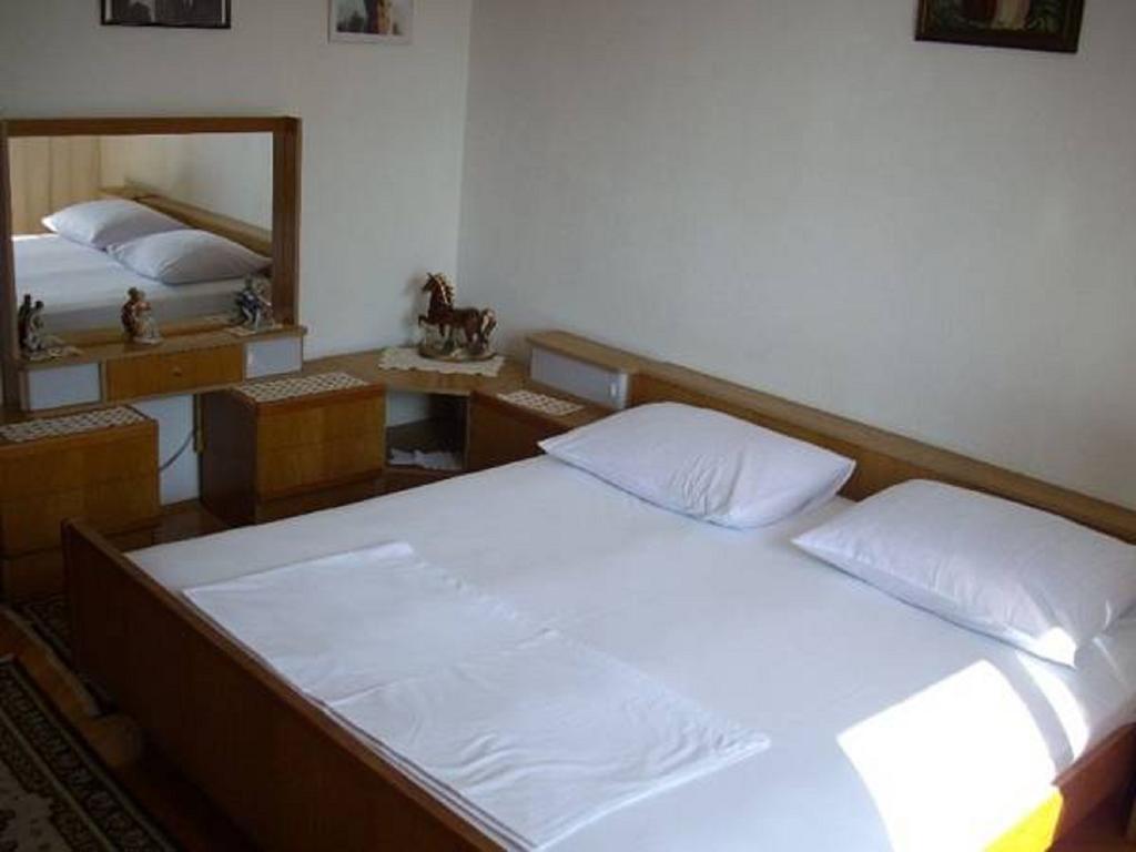 Apartments Coko Omis Bilik gambar