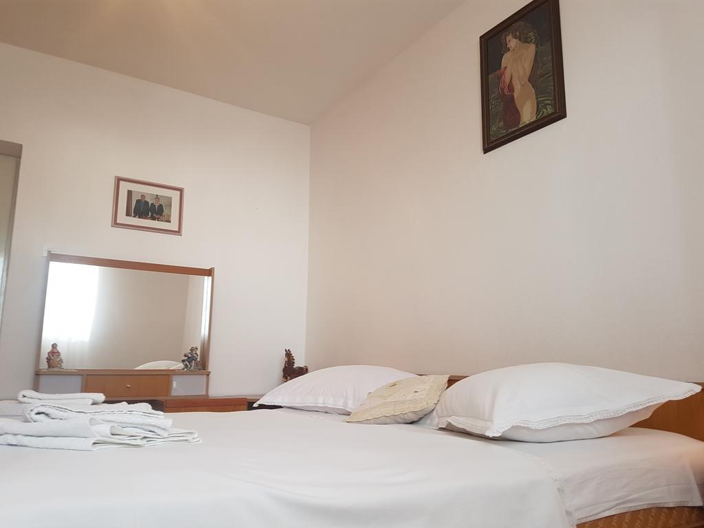 Apartments Coko Omis Luaran gambar