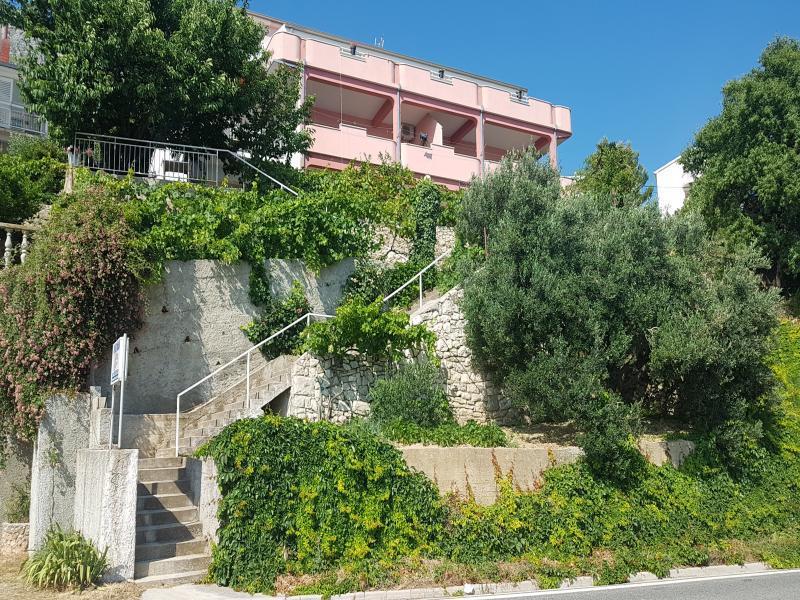 Apartments Coko Omis Luaran gambar