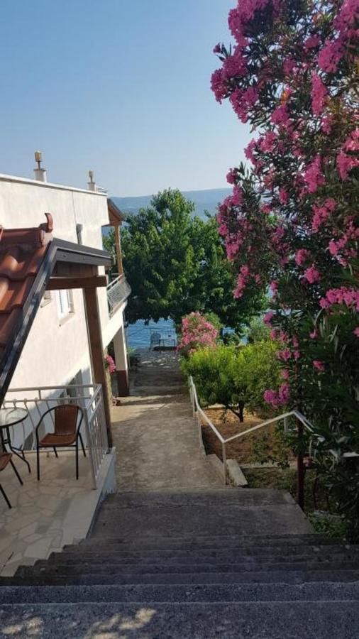 Apartments Coko Omis Luaran gambar