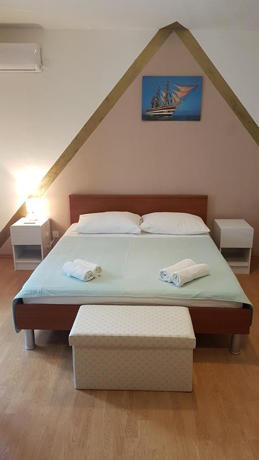 Apartments Coko Omis Luaran gambar