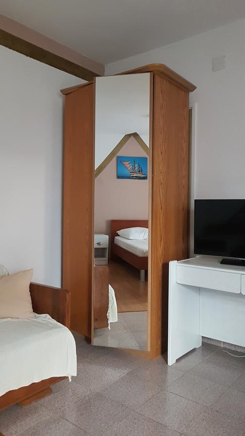 Apartments Coko Omis Luaran gambar