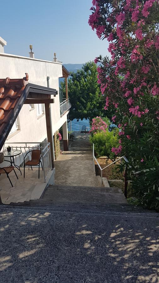 Apartments Coko Omis Luaran gambar