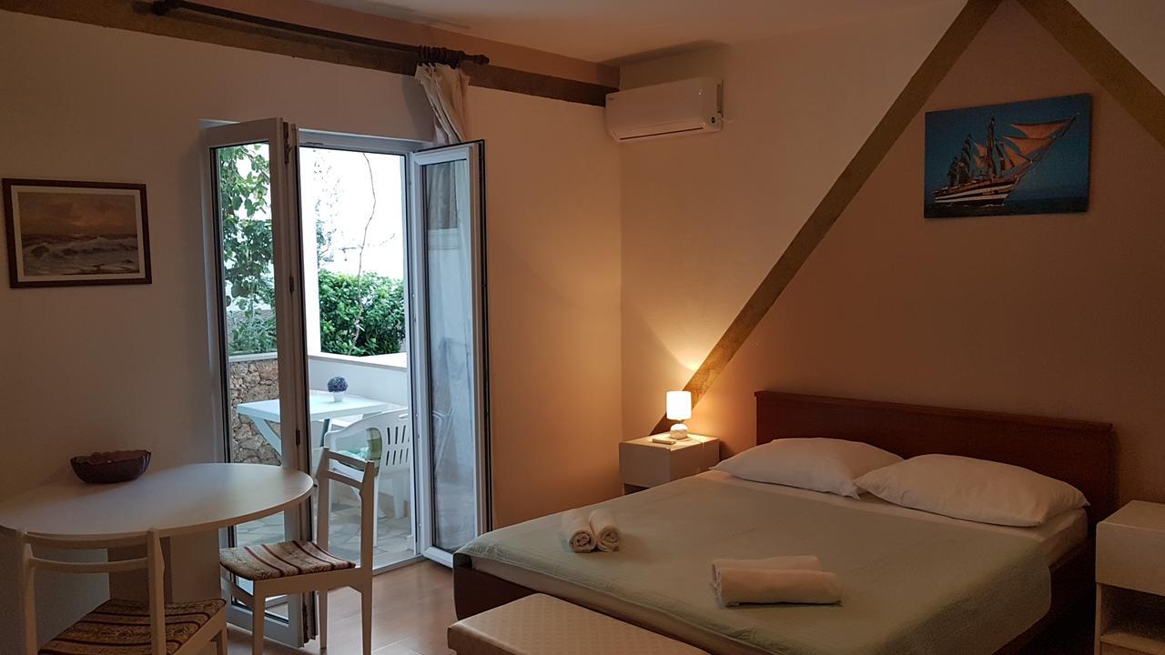 Apartments Coko Omis Luaran gambar