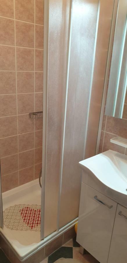 Apartments Coko Omis Luaran gambar