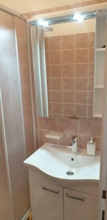 Apartments Coko Omis Luaran gambar